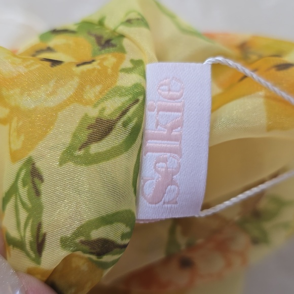 NWT Selkie The Creme Brulee Scrunchie OS Yellow - Picture 4 of 6